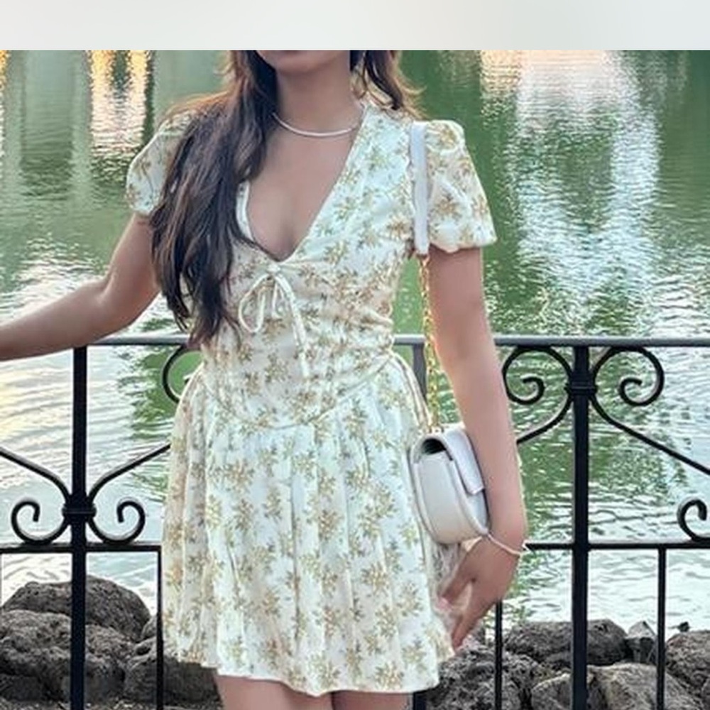 Yellow Floral Dress! 🌻💛